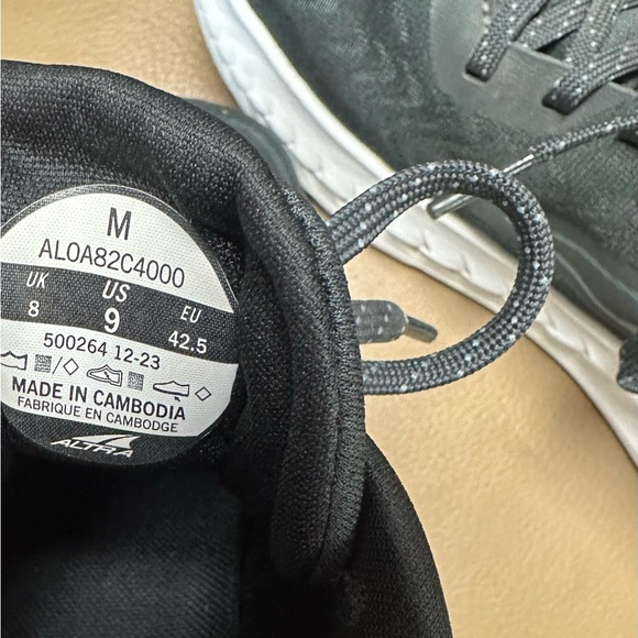 Like new Altra Torin 7 Men’s Shoes - Picture 4 of 5